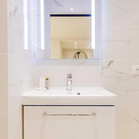 Modern - 2br-5p - Bastille *