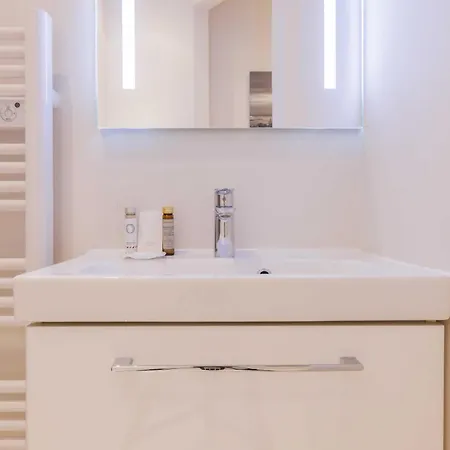 Modern - 2br-5p - Bastille *