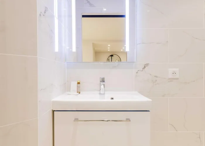 Modern - 2br-5p - Bastille *