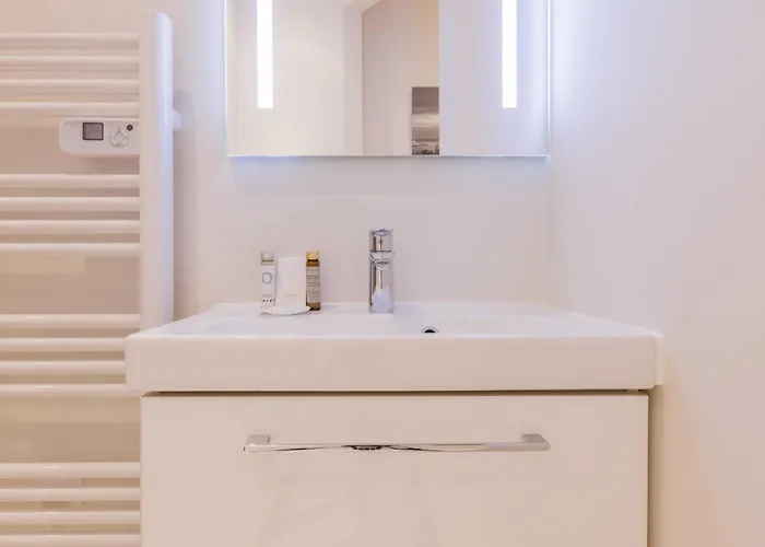 Modern - 2br-5p - Bastille *