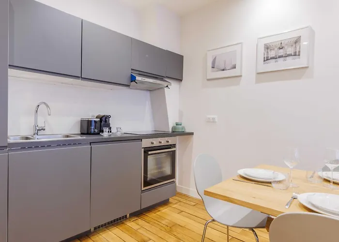 Modern - 2br-5p - Bastille 아파트